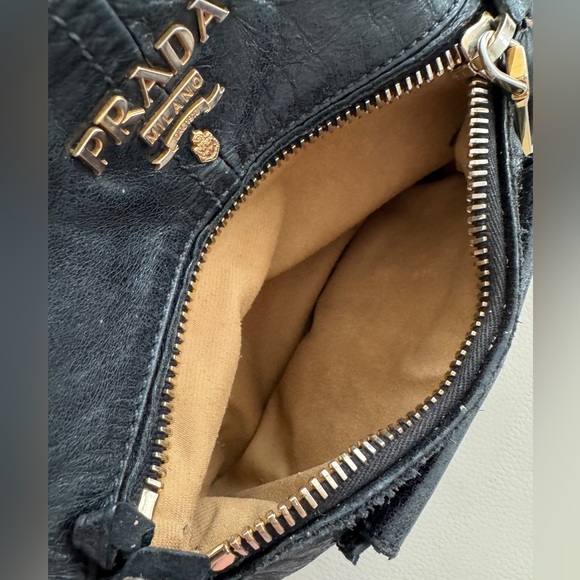 PRADA Hobo Black Leather Shoulder Bag with Gold Hardware Vintage / pre-loved - Picture 10 of 12